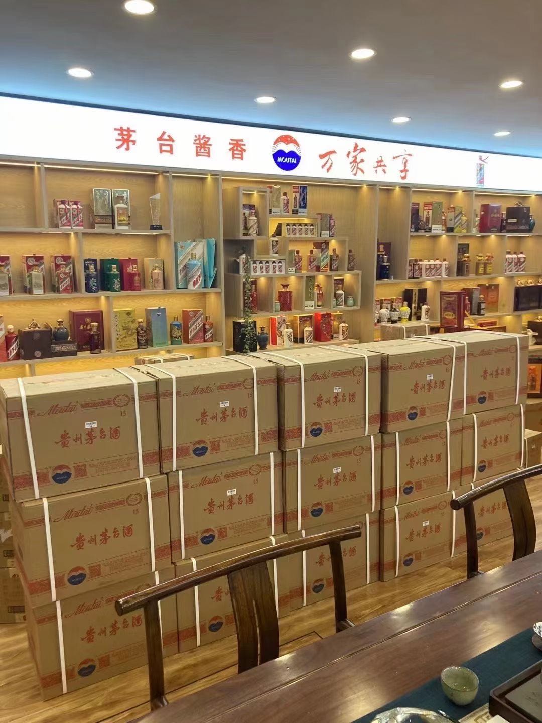 扬中临沂郯城15年茅台酒礼盒回收多少钱哪里回收(附近上门回收茅台酒）?